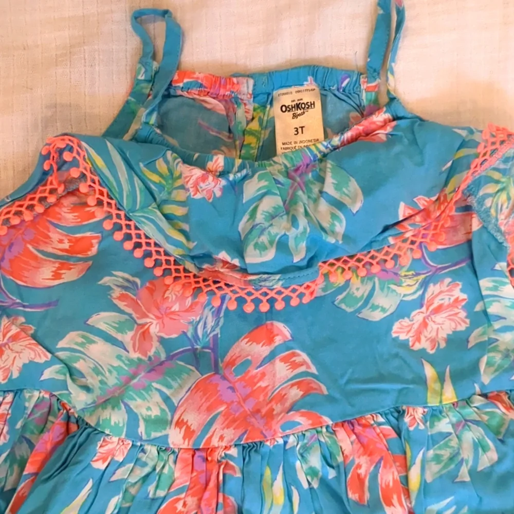 Girls bundle size 3t dress, shirts, shorts skirts capris short Sleeves